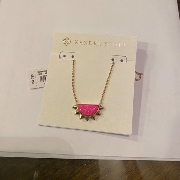 REG $85 KENDRA SCOTT Sienna Gold HalfSun Necklace in Bright Pink Kyocera - Picture 3 of 3